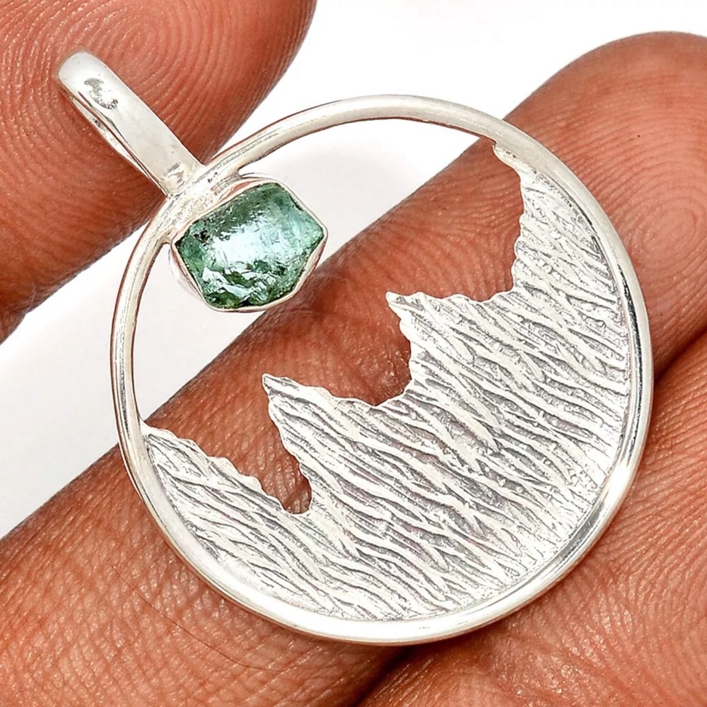 SALE! Natural Aquamarine (Brazil) set in 925 Sterling Silver mountain range